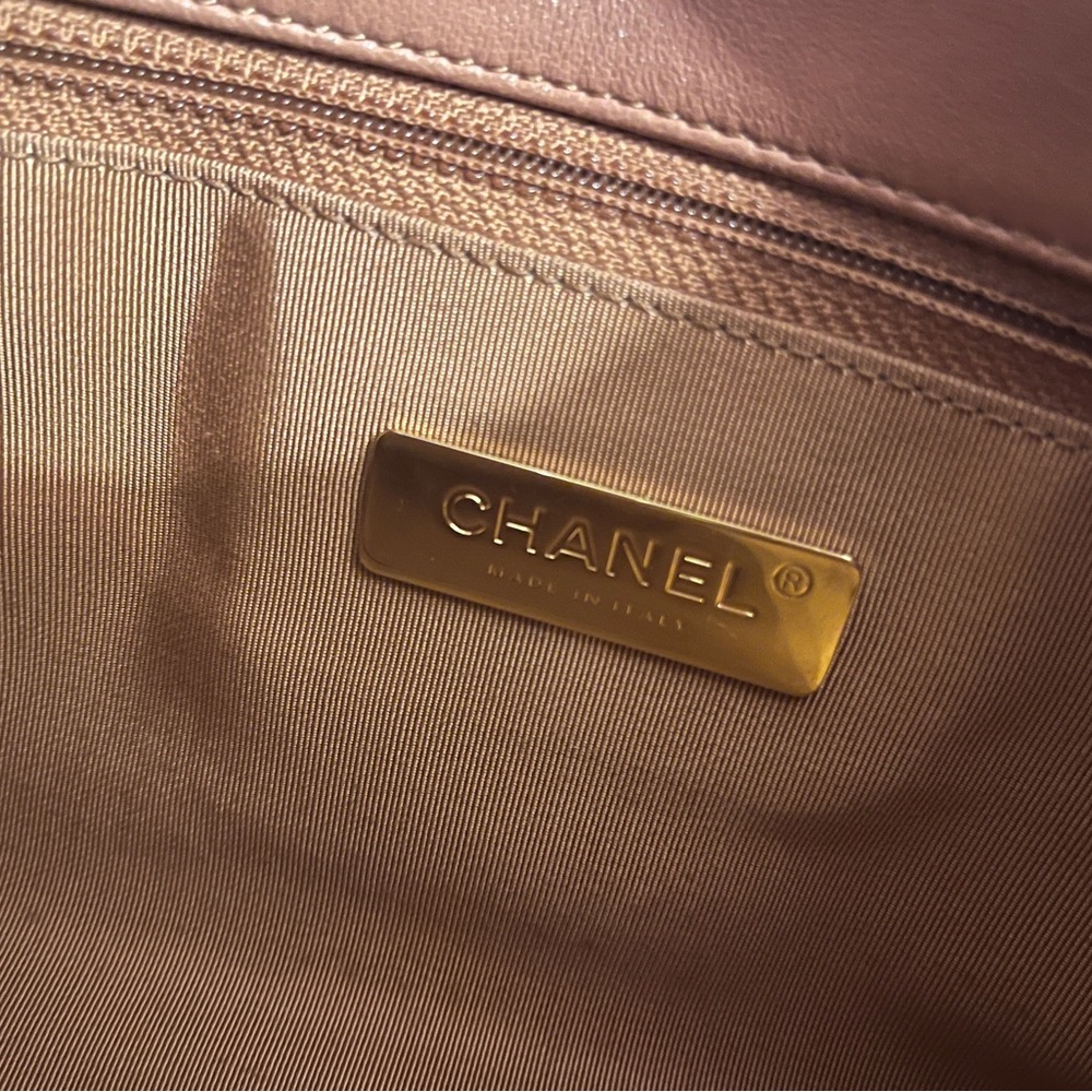 Authentic Chanel 19 large 21P caramel - Picture 8 of 13